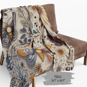 moth blanket, spring throw, cozy throw blanket, housewarming gift. imagen 6