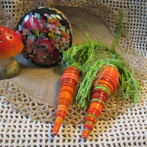 2 Stacked Button Carrot Ornaments/Kitchen Kitsch Hanging Carrots/Vegetable Ornaments/Vintage & Newer Buttons/Hand Made Carrot/Basket Filler