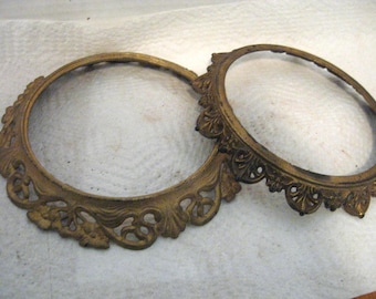2 Vintage Lamp Crowns/ Heavy Brass Tone Lamp Parts/ Garden Statue Crowns