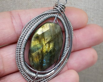 Labradorite Pendant in stainless steel and silver-plated wire