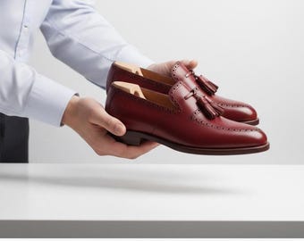 Mocasines con borlas de piel burdeos hechos a mano, zapatos de vestir brogue clásicos