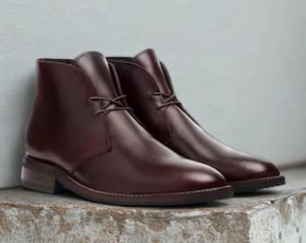 Botas Chukka de cuero hechas a mano: botines formales e informales para hombre.