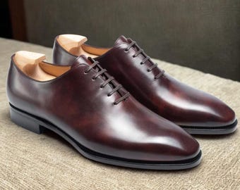 Handgemaakte bordeauxrode leren oxfordschoenen: nette schoenen voor heren