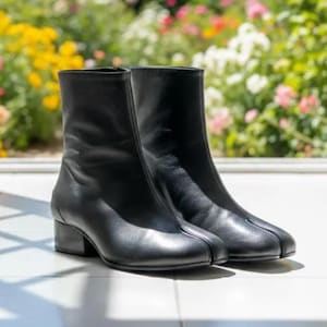 Handcrafted Leather Tabi Boots | Japanese Split-Toe Ankle Booties | Unisex Margiela-Inspired Footwear | Avant-Garde Fashion Shoes