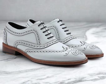 Weiße Leder Wingtip Brogues für Herren - Klassische Oxford-Kleidschuhe mit Perforierten Details Von ZeeStore313