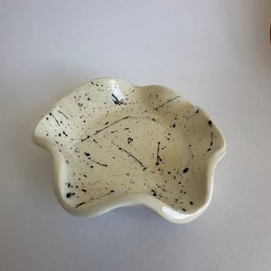 jewellery tray, ceramic, pottery, gift, wave design, ceramic trinket dish, jewelry holder, catchall tray, organic shape, splatter design