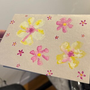 Tarjeta de felicitación floral en acuarela: tarjeta en blanco pintada a mano para cumpleaños, agradecimientos o cualquier ocasión.