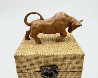 Hand Carved Wood Bull Sculpture Ornament,Handmade Bull Wooden Figurine,Wood Animal Statue for Home Bedroom Study Room Decor