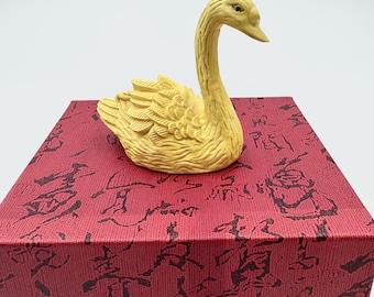 Handmade Wooden Swan Figurine Art,Hand Carved Wood Swan Ornament,Animal Bird Statue Home Office Desktop or Study Room Decor