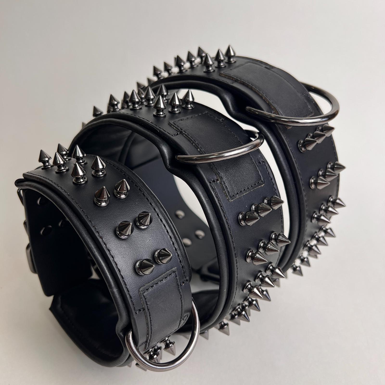 Totenkopf Hundehalsband Verstellbar – Kunstleder Mit Spike-Nieten, Kroko-Optik, Für Mittlere Bis Große Hunde