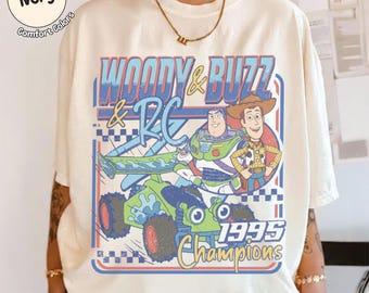 Camiseta retro del club de carreras de Woody y Buzz, camiseta Champion Comfort Colors, camiseta de aventuras de Toy Story, camiseta vintage de 1995 para fans de la película Toy Story de Pixar