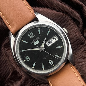 Vintage Seiko 5 Automatic Day and Date  Dial Mechanical Manual Winding 17Jewels Wrist Watch