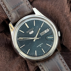 Vintage Seiko 5 Automatic Day and Date  Dial Mechanical Manual Winding 17Jewels Wrist Watch