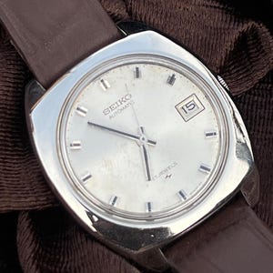 Vintage Seiko 5 Automatic Day and Date  Dial Mechanical Manual Winding 17Jewels Wrist Watch