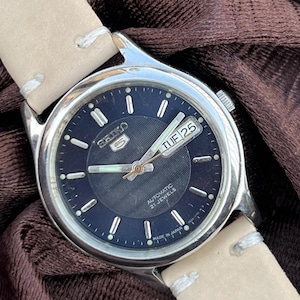 Vintage Seiko 5 Automatic Day and Date  Dial Mechanical Manual Winding 17Jewels Wrist Watch