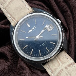 Vintage Seiko 5 Automatic Blue Day and Date  Dial Mechanical Manual Winding 17Jewels Wrist Watch
