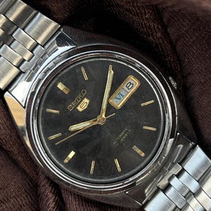 Vintage Seiko 5 Automatic Day and Date  Dial Mechanical Manual Winding 17Jewels Wrist Watch