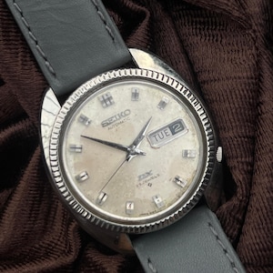 Vintage Seiko 5 Automatic Day and Date  Dial Mechanical Manual Winding 17Jewels Wrist Watch