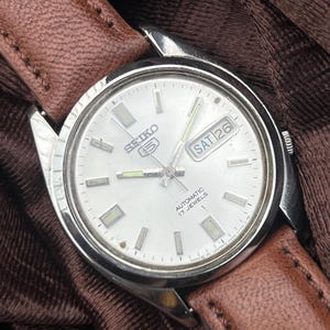 Vintage Seiko 5 Automatic Day And Day Mechanical Hand winding 17 jewels watch