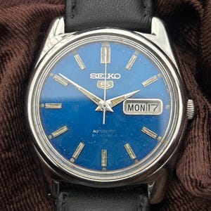 Vintage Seiko 5 Automatic Day and Date  Dial Mechanical Manual Winding 17Jewels Wrist Watch