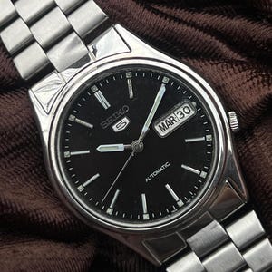 Vintage Seiko 5 Automatic Day and Date  Dial Mechanical Manual Winding 17Jewels Wrist Watch