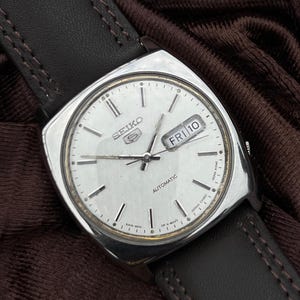 Vintage Seiko 5 Automatic Day and Date  Dial Mechanical Manual Winding 17Jewels Wrist Watch