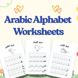 Puede incluir: Hojas de trabajo del alfabeto árabe con el título "Arabic Alphabet Worksheets" en azul. Cada hoja de trabajo presenta una letra diferente con líneas de trazado e ilustraciones. El fondo es amarillo claro con elementos decorativos.