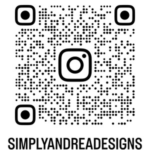 Peut inclure: Un carré blanc avec un code QR noir, le logo Instagram et le texte "SIMPLYANDREADESIGNS". Le code QR est composé de points et de carrés noirs. Le logo Instagram est dans un carré noir avec un cercle blanc.