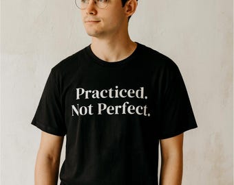 Musikträning T-shirt Present till pianister och musiker Minimalistisk svart T-shirt Deadpan Motiverande Bandrepetition Studentpresent