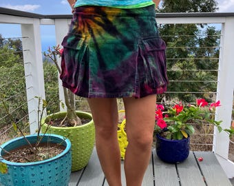 Falda negra con efecto tie-dye arcoíris / Talla pequeña para mujer