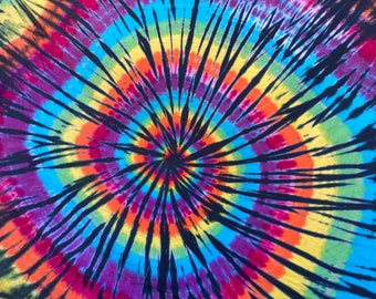 Batik-Regenbogenwirbel mit schwarzen Akzenten, Queen-Size-Bettlaken | Upcycling