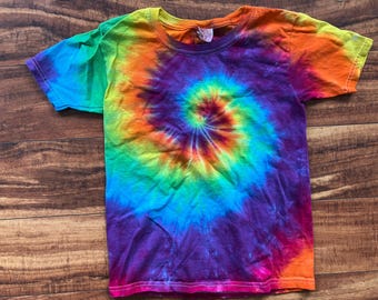 Tie Dye Kinder Regenbogen klassisches Swirl T-Shirt | Größen XS, S und M