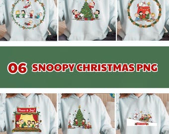 Może przedstawiać: Jasnoniebieskie bluzy z kapturem z Snoopy'm i postaciami z Peanuts w różnych świątecznych scenach. Projekty obejmują choinkę, wieńce i scenę z tekstem "Peace & Joy!" i "Happy Holidays". Widoczny jest również tekst "06 SNOOPY CHRISTMAS PNG".