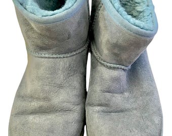 Stivali UGG, scarpe taglia 8, nuovi, da donna, in vera pelle scamosciata.