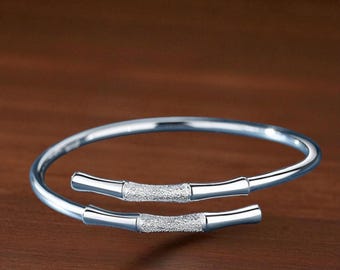 Bransoletka typu twist ze srebra próby 925, regulowana biżuteria dla kobiet, prezent dla druhny, minimalistyczny prezent na rocznicę lub urodziny