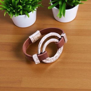 Leather O Closure Bracelet, Silver and Leather Women Bracelet, O-Ring Bracelet, Handmade Bracelet, Sterling Silver, Gift for Woman