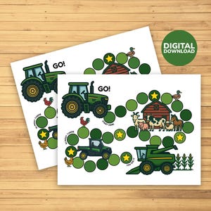 Peut inclure: Deux jeux de société sur le thème de la ferme avec des tracteurs verts, des animaux de la ferme et le texte "GO!". Les plateaux présentent un chemin de cercles verts et des marqueurs en forme d'étoiles. Un cercle vert avec le texte "DIGITAL DOWNLOAD" est en haut à droite.