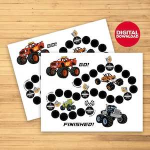 以下が含まれることがあります： モンスター・トラックをテーマにした2枚の白いシート。各シートには、黒い円、モンスター・トラックのイラスト、そして「GO！」と「FINISHED！」という言葉がデザインされています。「DIGITAL DOWNLOAD」と書かれた赤い円が隅にあります。