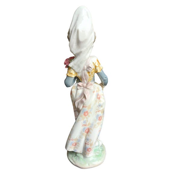 Vintage Lladró Porcelain Figurine - Valencian Girl With Flowers