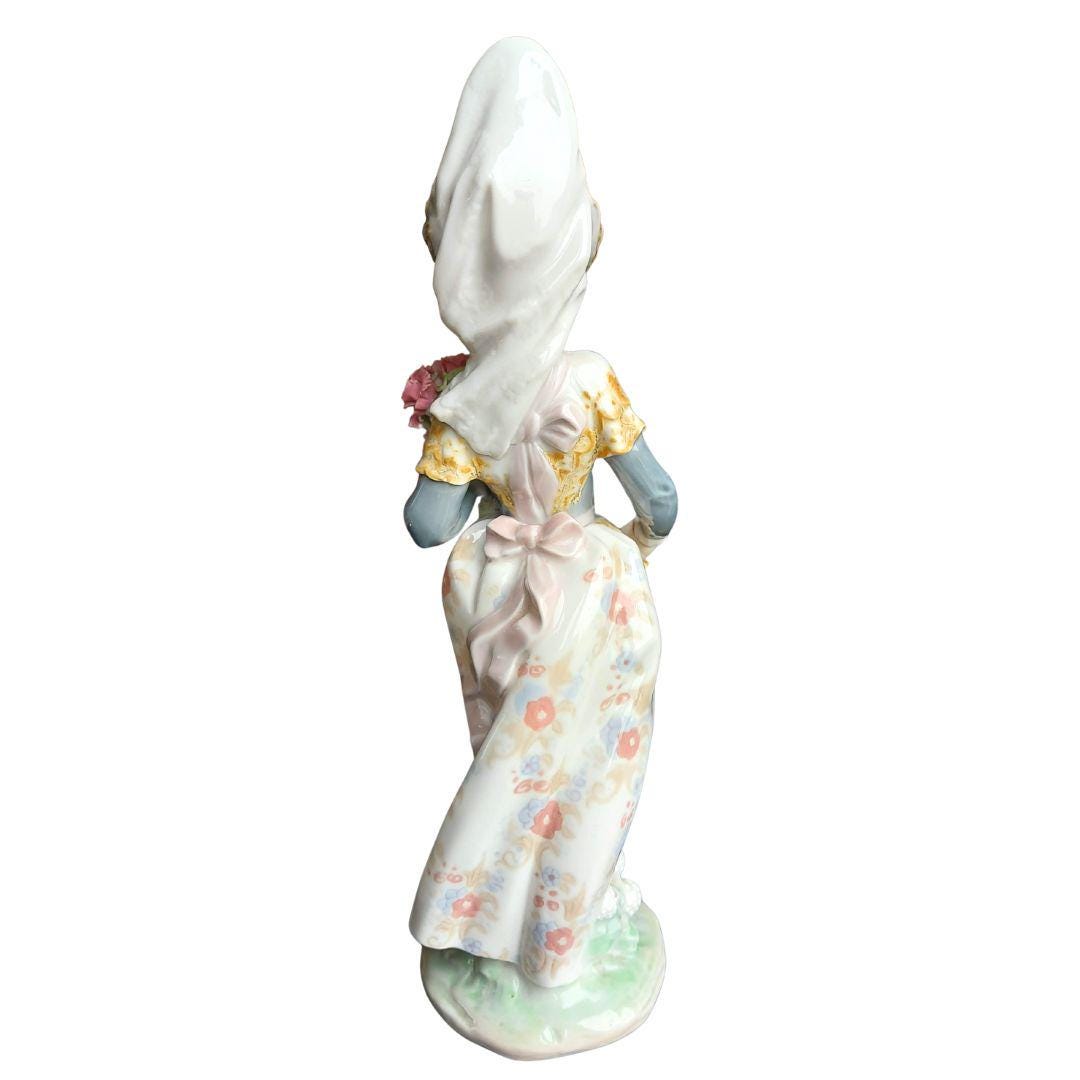 Vintage Lladró Porcelain Figurine - Valencian Girl With Flowers