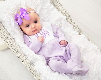 Baby girl coming home outfit, Monogrammed footie romper, Personalized Baby gift, Monogrammed sleeper, newborn picture bib front lilac
