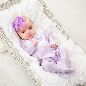 Baby girl coming home outfit, Monogrammed footie romper, Personalized Baby gift, Monogrammed sleeper, newborn picture bib front lilac