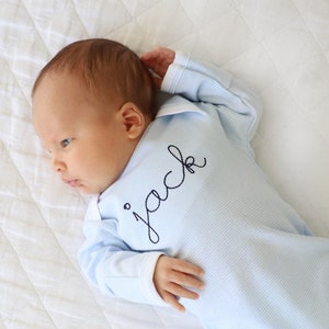 Conjunto personalizado para bebé niño, ropa para bebé niño con monograma, camisa bordada, regalo para baby shower, algodón pima, cubremanos