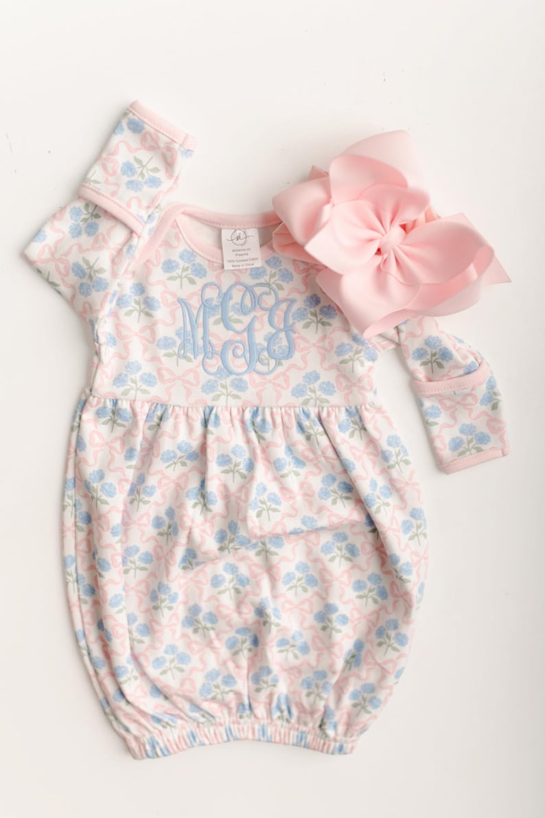 Completo per il rientro a casa della bambina, completo per il rientro a casa con monogramma in stile millennial, creazioni SK, abito da neonata, LP floreale immagine 6