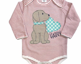 Baby Boy Valentinstag Outfit, personalisierte Valentine, Monogramm Hund Herz Top, Valentinstag Outfit, gesticktes Urlaub Shirt, BB