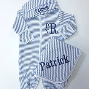 Baby Outfit, Baby Geschenk, Monogramm Füßchen, Monogramm Schläfer, Marine Mini Streifen