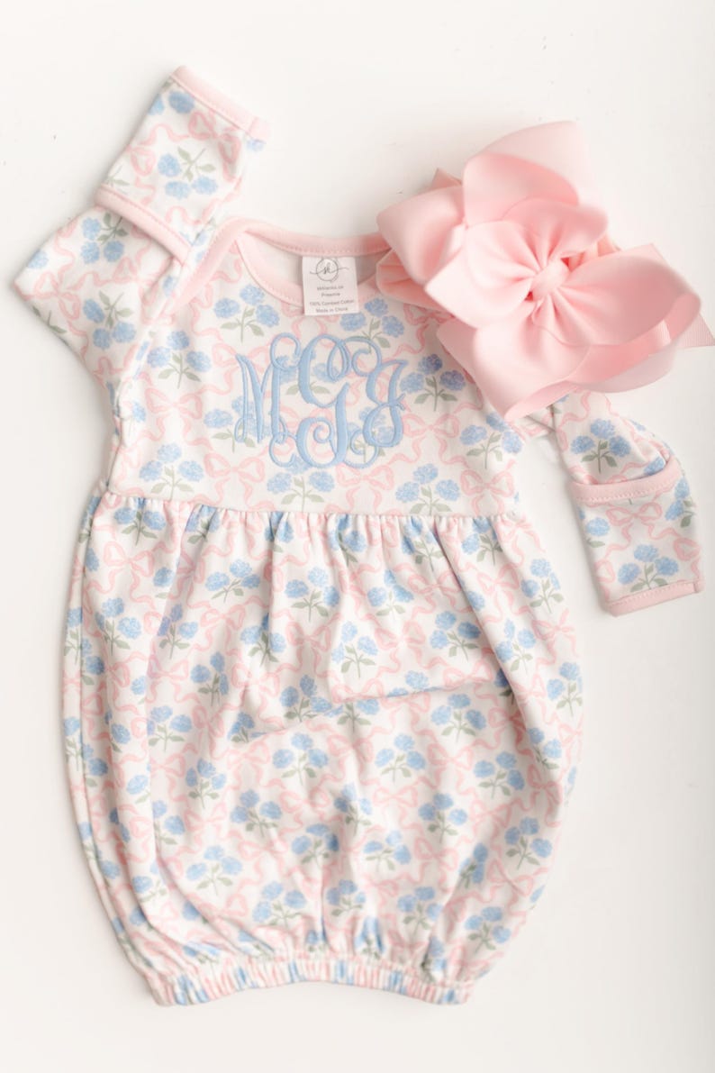 Completo per il rientro a casa della bambina, completo per il rientro a casa con monogramma in stile millennial, creazioni SK, abito da neonata, LP floreale immagine 7