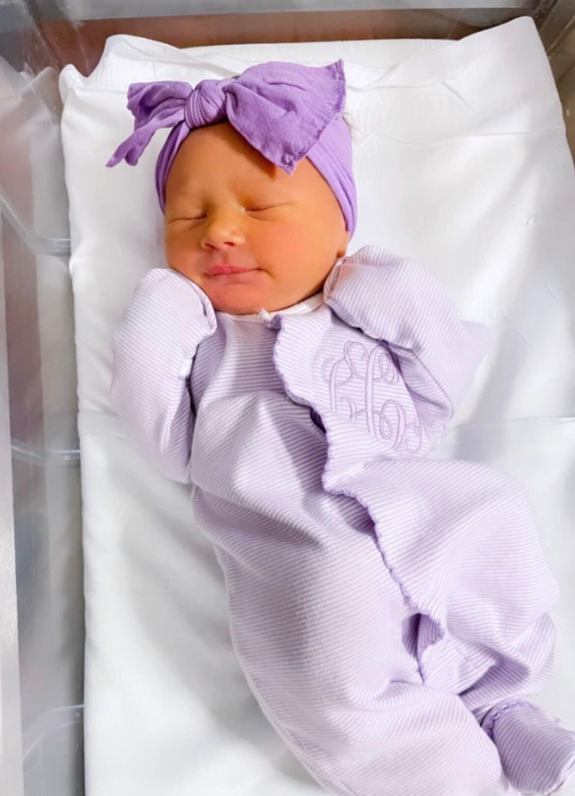 Süßes Set Aus Mädchen Jerseykleid Und Passendem Puppenkleid