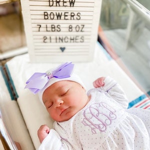 Conjunto de niña para volver a casa, vestido con monograma, regalo personalizado para bebé, pijama con monograma, algodón pima, fotos de recién nacidos, regalo para baby shower