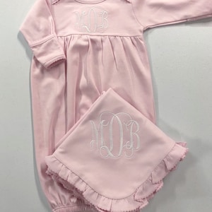 Baby girl coming home outfit, Monogrammed gown, Personalized Baby gift, Monogrammed sleeper, pima cotton, newborn pictures, shower gift Gown and Blanket